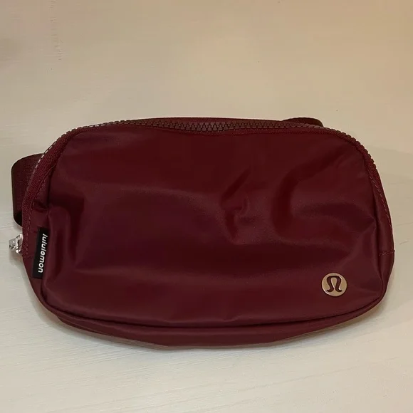 Lululemon Everywhere Belt Bag - Red Merlot - Picture 3 of 6
